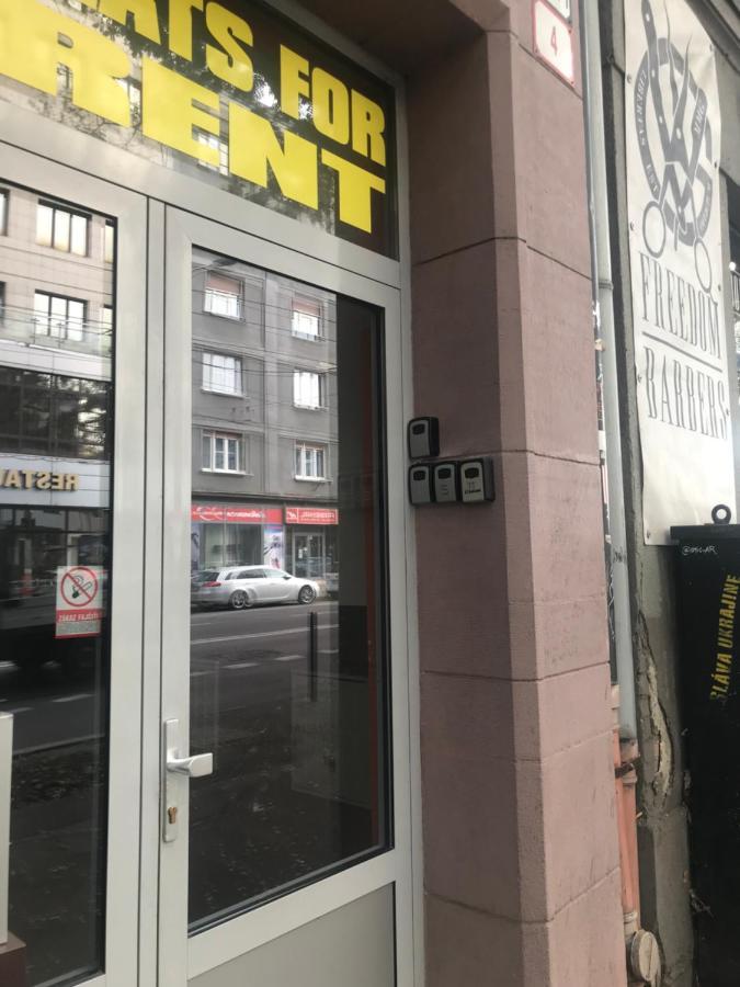 1 St May Plaza De Luxe Bratysława Zewnętrze zdjęcie